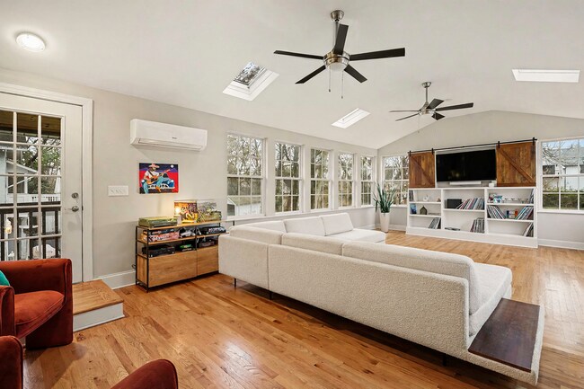 Photo - Sylvan Park Charm!