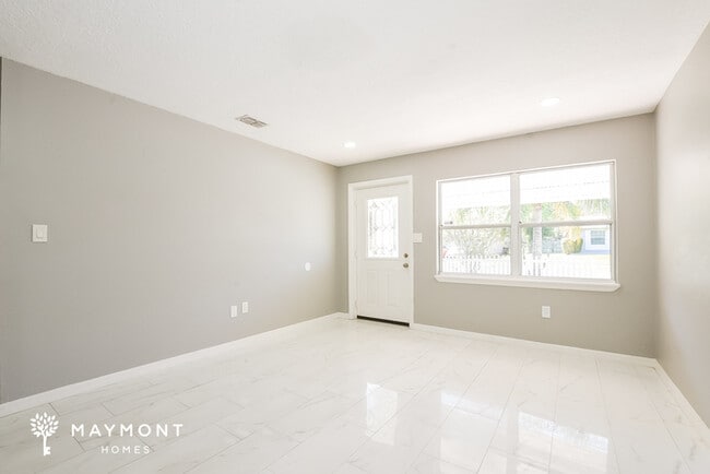 Photo - 1215 N Nowell St