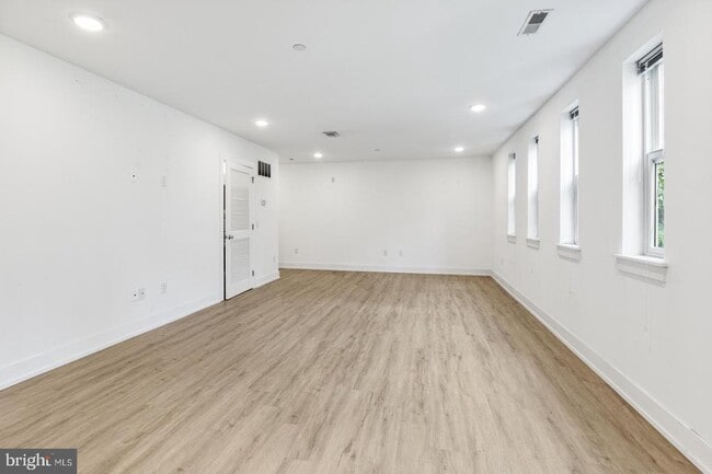 Photo - 1335 N Marston St Unit 302