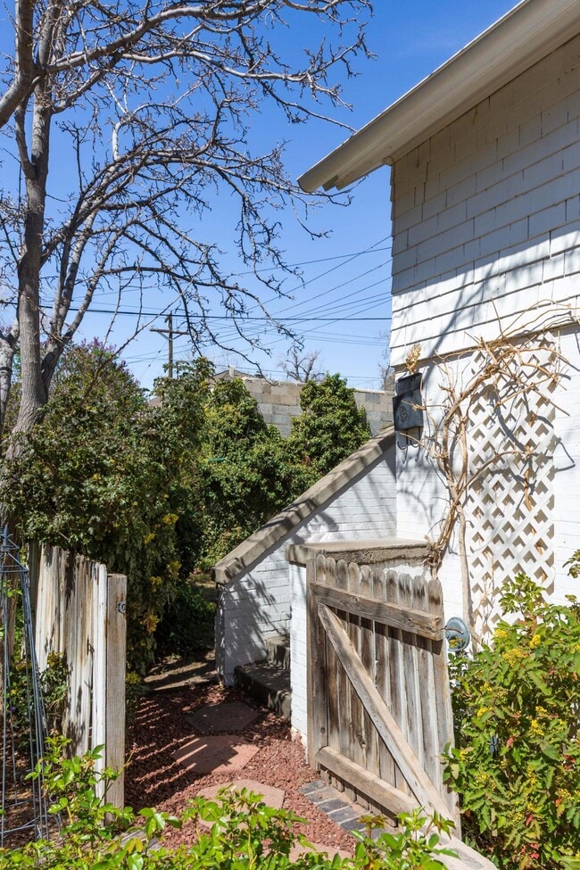 Photo - 1119 Tijeras Ave NW