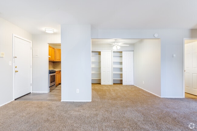 2 BR, 1 BA - 880 SF