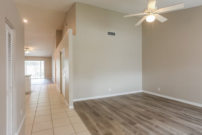 Photo - 11117 Lakeaire Cir