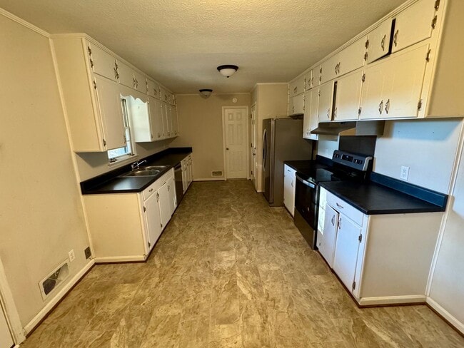 Photo - 3 Bedroom Home in Saks!