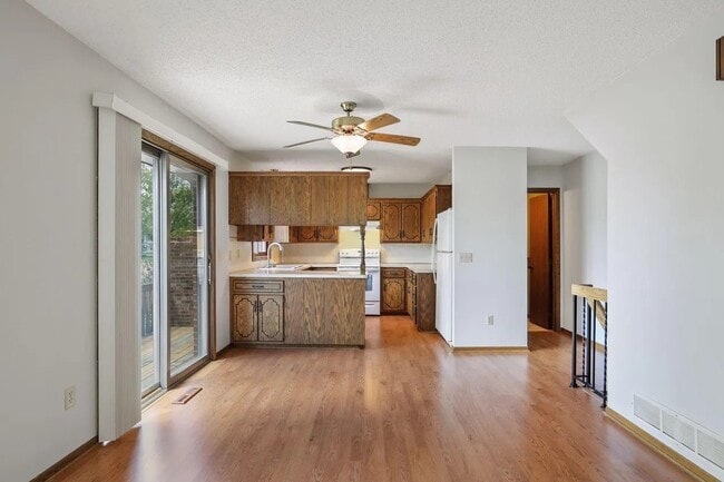 Photo - 1411 10th Ave E