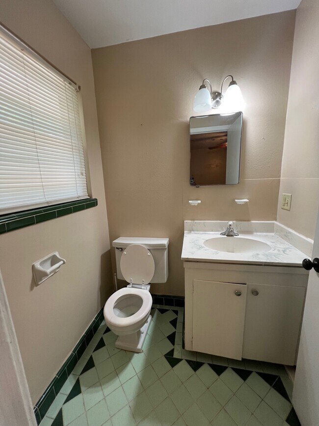 Photo - 2704 Cedar Dr