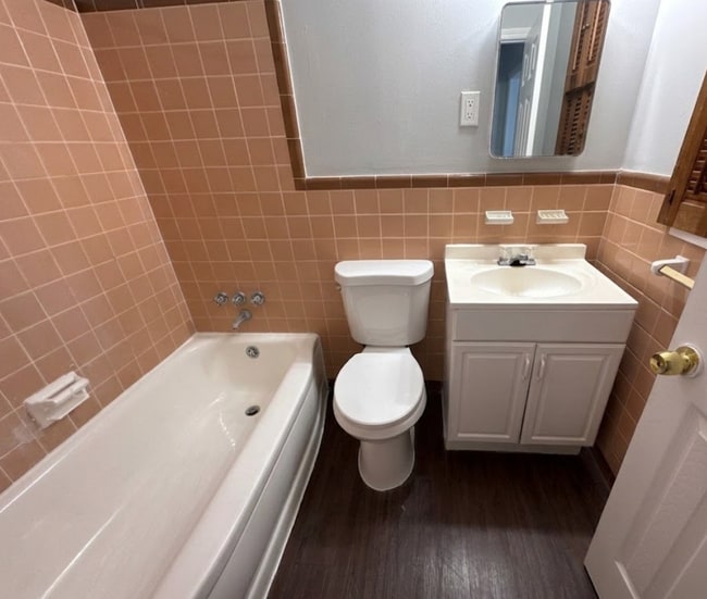 Photo - 1445 Robin Hood Ln