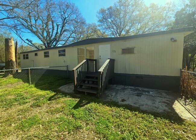 Building Photo - 325 Southstar St