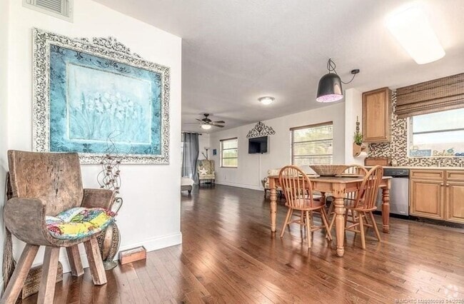 Building Photo - 2950 SE Ocean Blvd Unit 6-6 Rental
