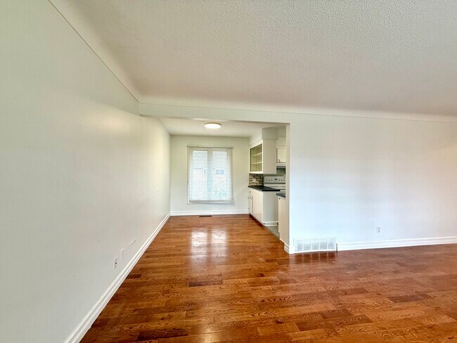 Photo - 90 Rochelle Dr