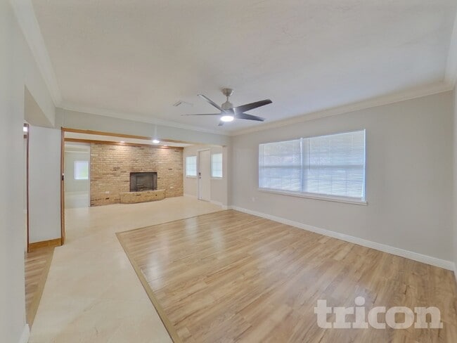 Photo - 2406 Decottes Ave