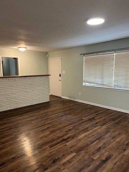 Photo - 2501 White Oak Ln