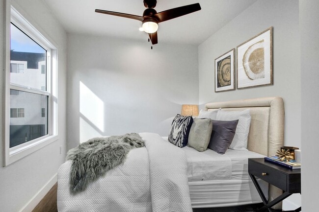 Photo - 163 S Burlington Ave Unit #1