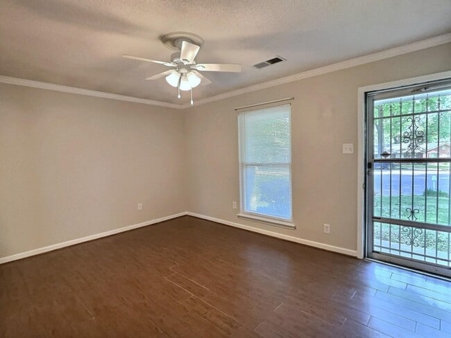 Photo - 495 Greenview Cove