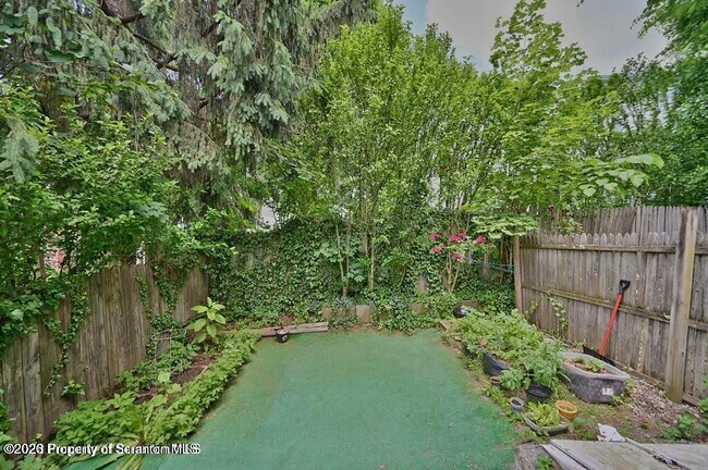Photo - 819 Delaware St