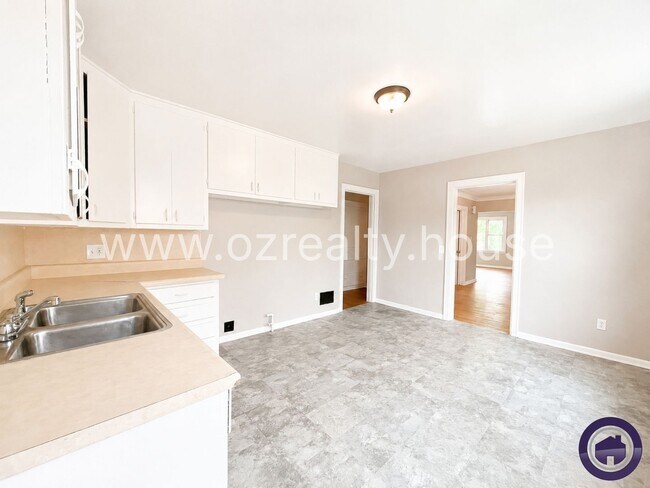 Photo - 837 Colburn St