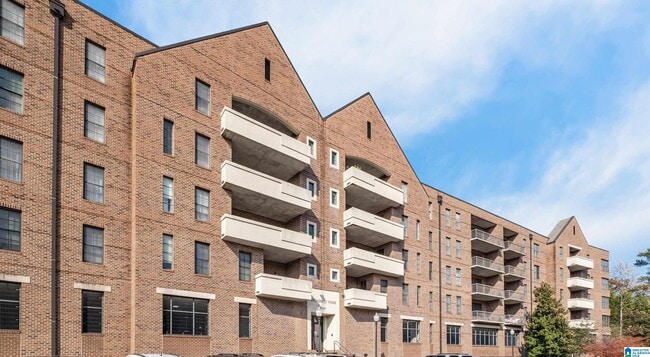 Building Photo - 1040 Broadway St Unit 306