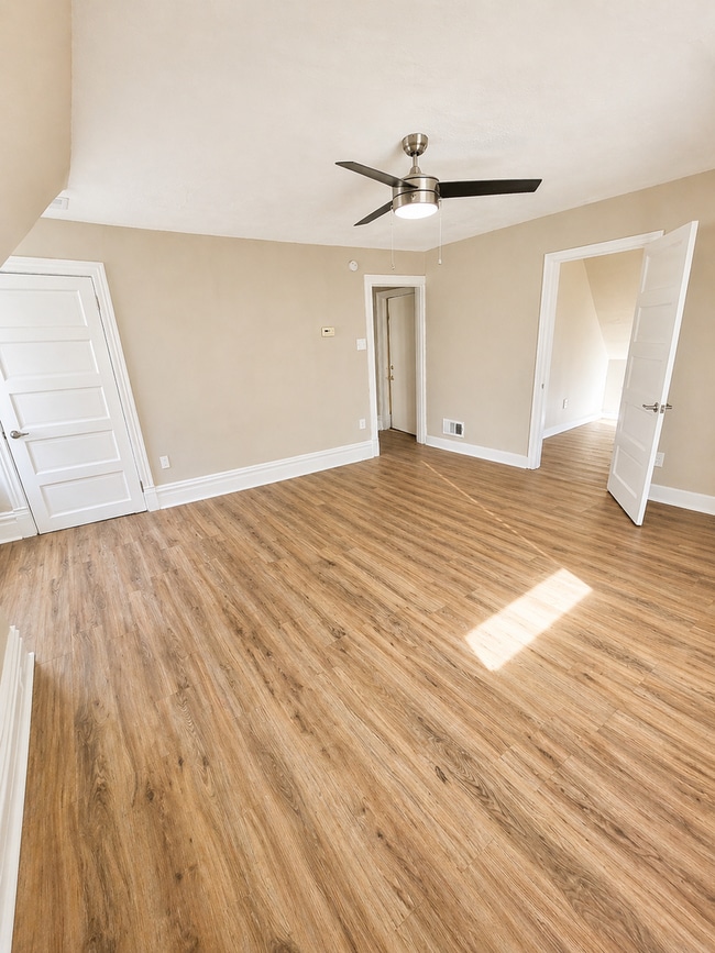 Photo - *** Amazing Shadyside Location * Renovated Apartment * Walk to Ellsworth and Walnut * Pet Friendl... Unidad 3RD FL