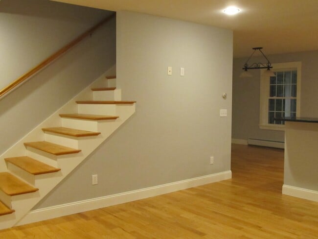 Photo - 562 New Hampshire Rte 103