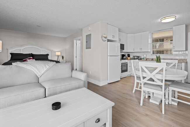 Building Photo - 5800 Bonita Beach Rd SW