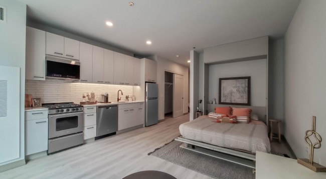 Photo - 2133 N Elston Ave