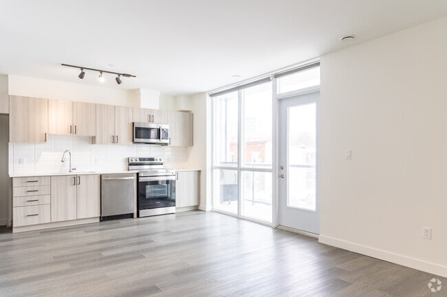 1BR + Den, 1BA - 735SF - Dining Room