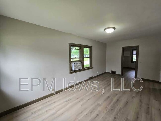 Photo - 201 Polk St