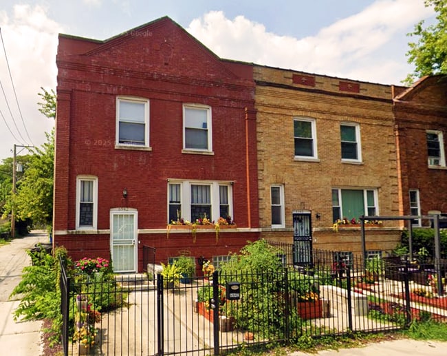 Building Photo - 6942 S Dante Ave