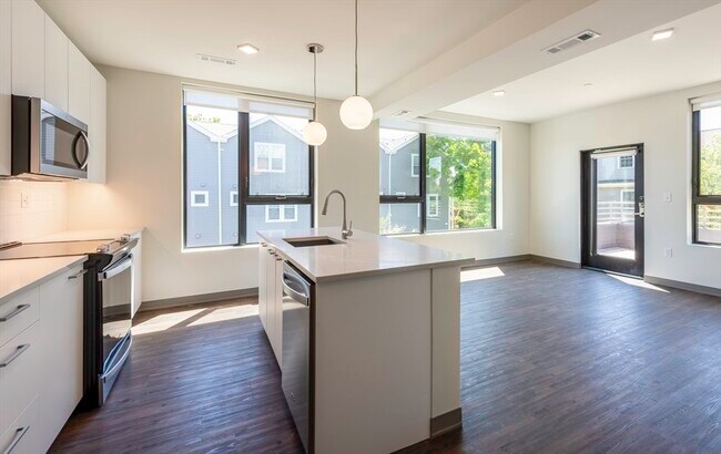 Photo - 166 Main St Unidad 309