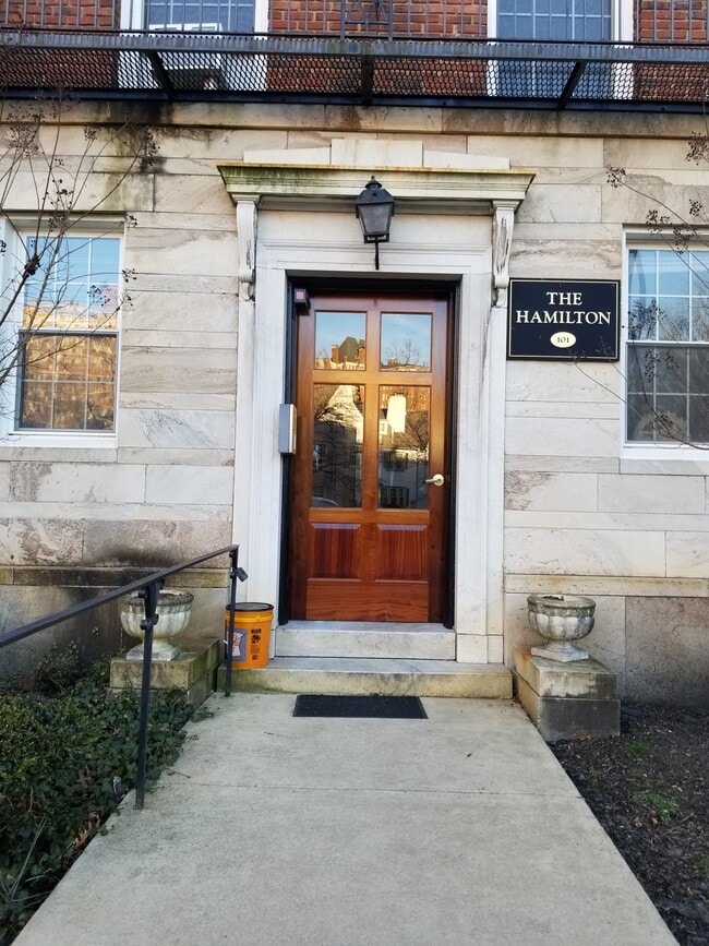 Entrance - 101 W 39th St Unit D1
