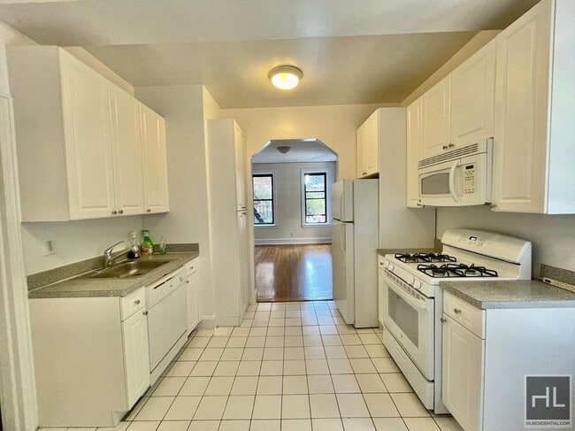 Building Photo - East 38th Street Unit 4D Rental