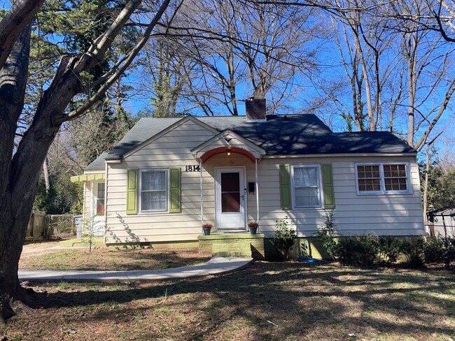 Adorable 2 Bedroom Home in Ashley Park!! - Adorable 2 Bedroom Home in Ashley Park!!