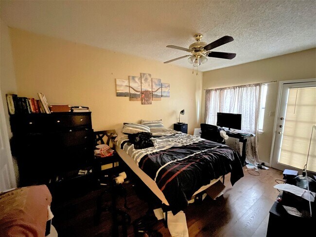 706 W 22nd St