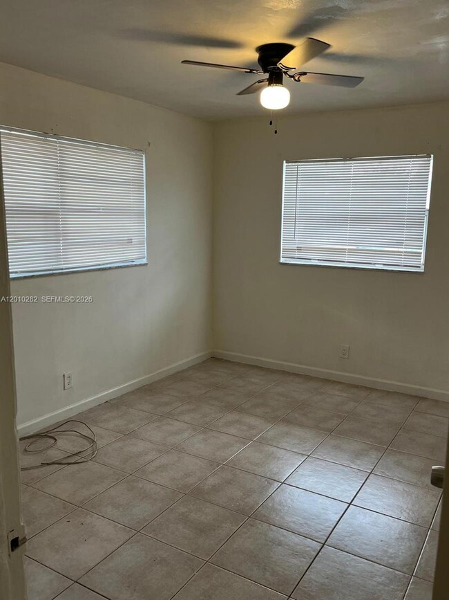 Building Photo - 7721 SW 10th Ct Unit B