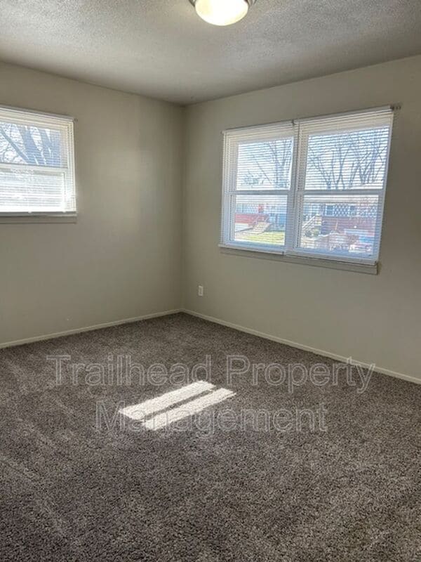 Photo - 3327 S Oxford Ave