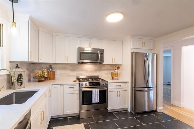 Photo - 110 Low St