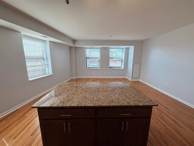 Photo - 1337 W Fargo Ave Unit 204