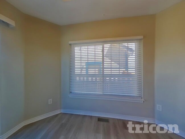 Photo - 385 Longspur Dr