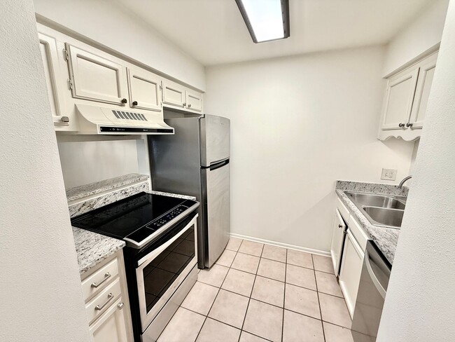 Photo - 1 Bed 1 Bath Condo with Community Pool and Access to I-10