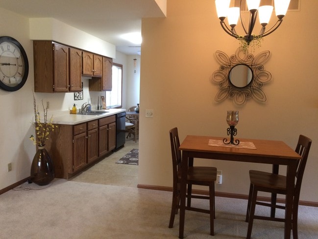 Photo - Maple Court Apartments