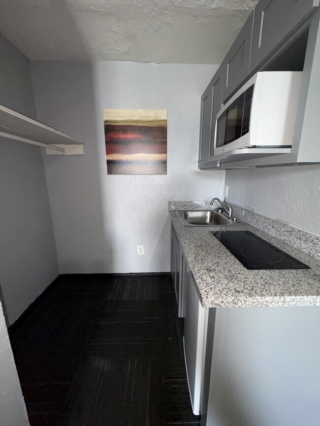 Building Photo - 711 Pasadena Fwy Unit 216