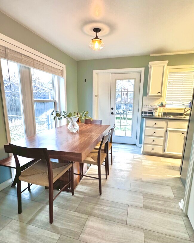 Photo - 2945 S Vine St