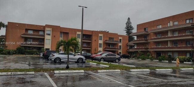 Photo - 17500 NW 68th Ave Unidad D3002