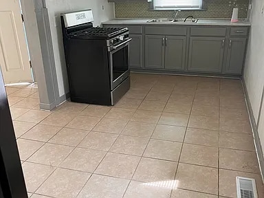 Photo - 1604 W 11th St