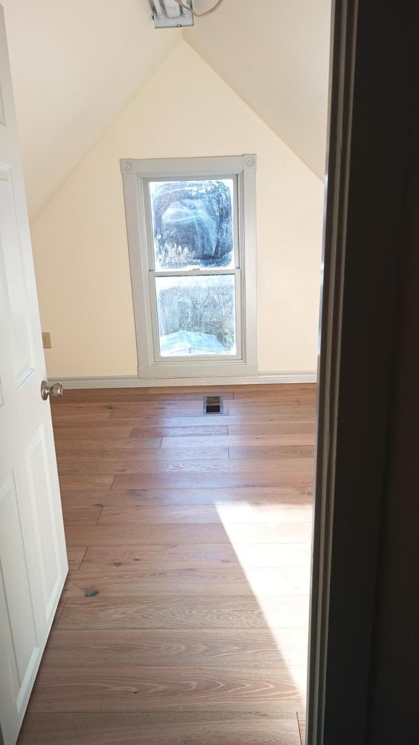 Photo - 6+ Bdrm Home Built 1895.  Close In.  With Pastures.