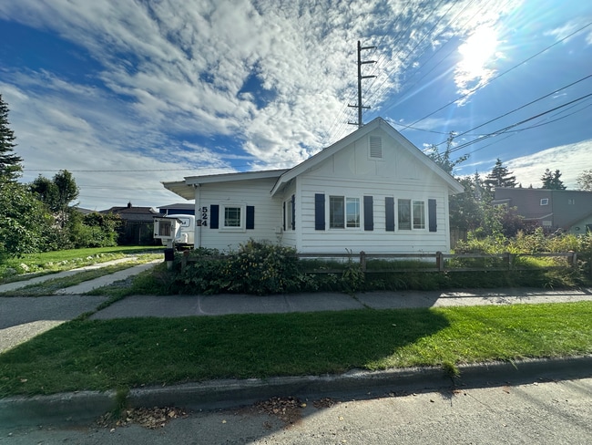 Building Photo - 524 W 12th Ave Rental