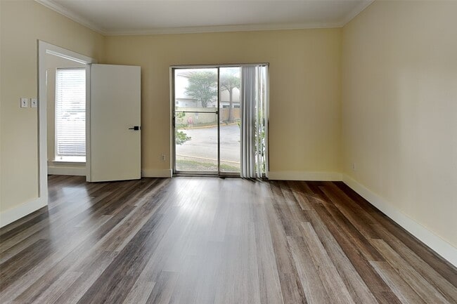 Photo - 2100 Tanglewilde St Unit 747