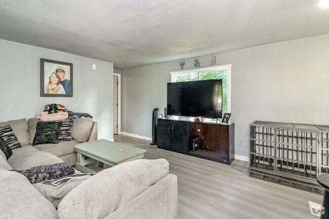 Building Photo - Updated 2 bedroom manufactured home on lar...