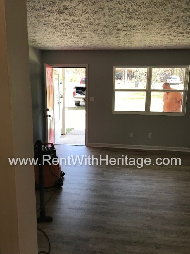 Photo - FANTASTIC 2 BEDROOM 1.5 BATH DUPLEX WITH ALL THE UPGRADES / GREAT LOCATION