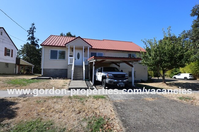 Building Photo - Saint Helens OR - upstairs flat 2 bedroom ... Rental