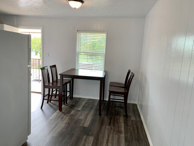 Photo - 305 Thomas St Unit 5